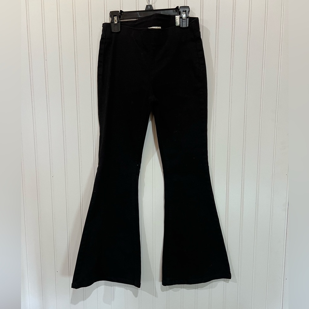 NWT - Girls’ Black Wide Bottom Jeans - Size M